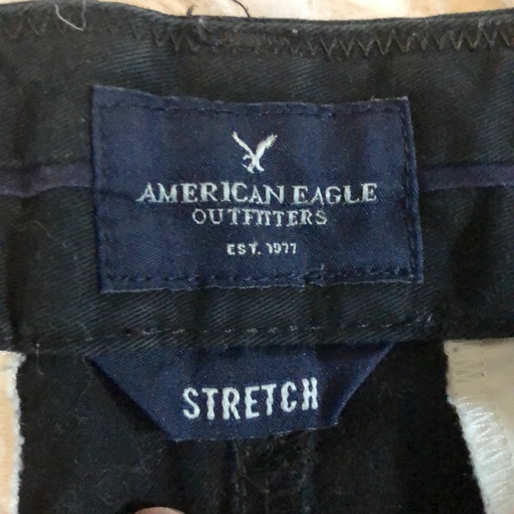 AEO Black Khaki Stretch Midi Shorts - Picture 3 of 3